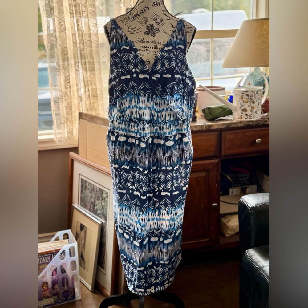 Avenue Navy and White Patterned Midi Dress